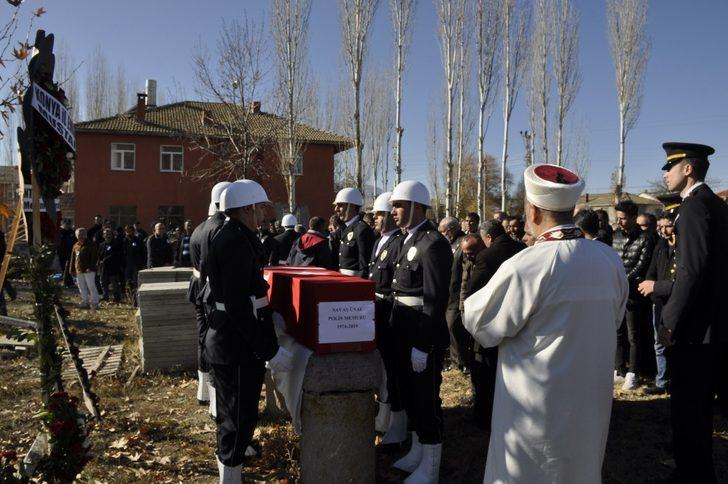 Kalbine yenik düşen polis memuru son yolculuğuna uğurlandı