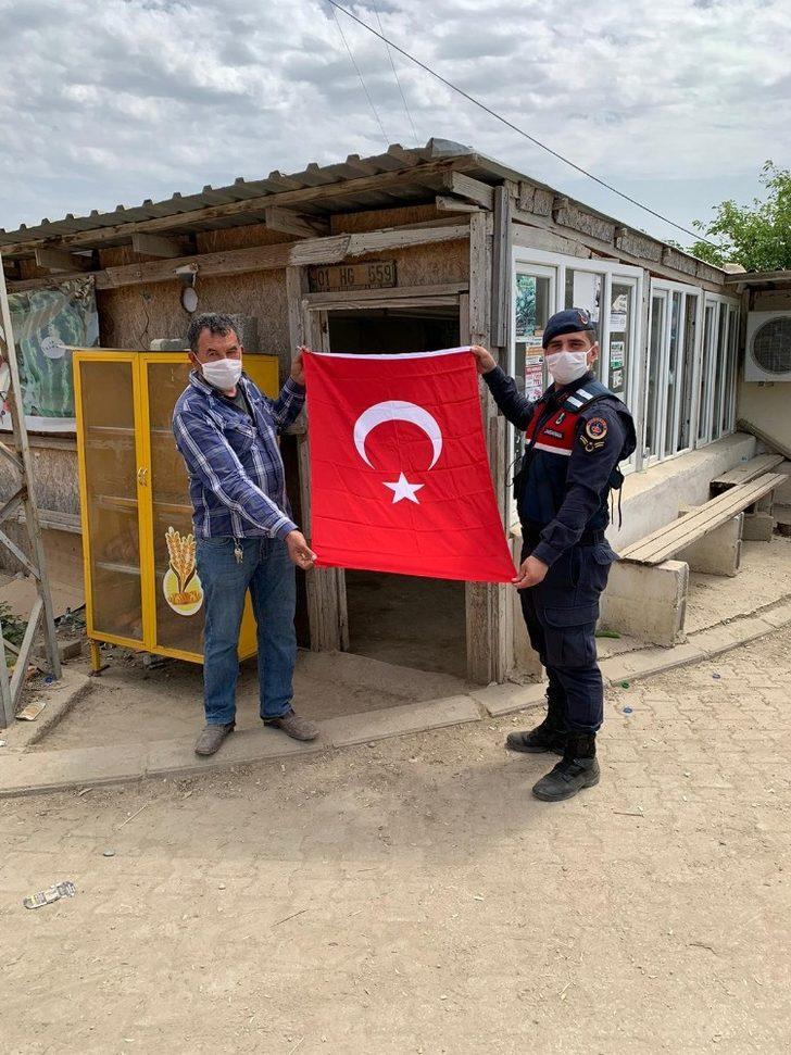 Vefa Sosyal Destek Grubu Adanal Lara T Rk Bayra Da T Yor Adana