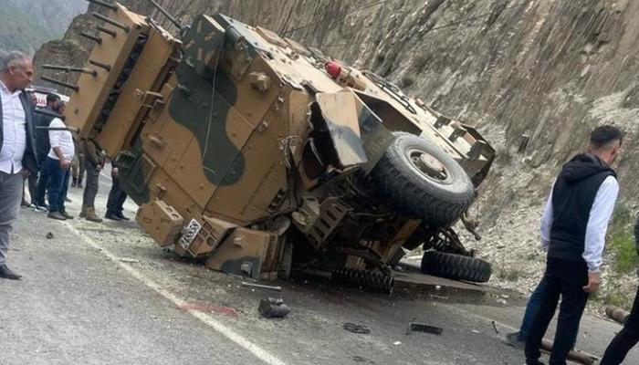 Hakkari de askeri araç devrildi 3 asker yaralandı Son Dakika Haberler