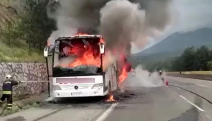 Seyir Halindeki Yolcu Otob S Alev Alev Yand Kullan Lamaz Hale Geldi