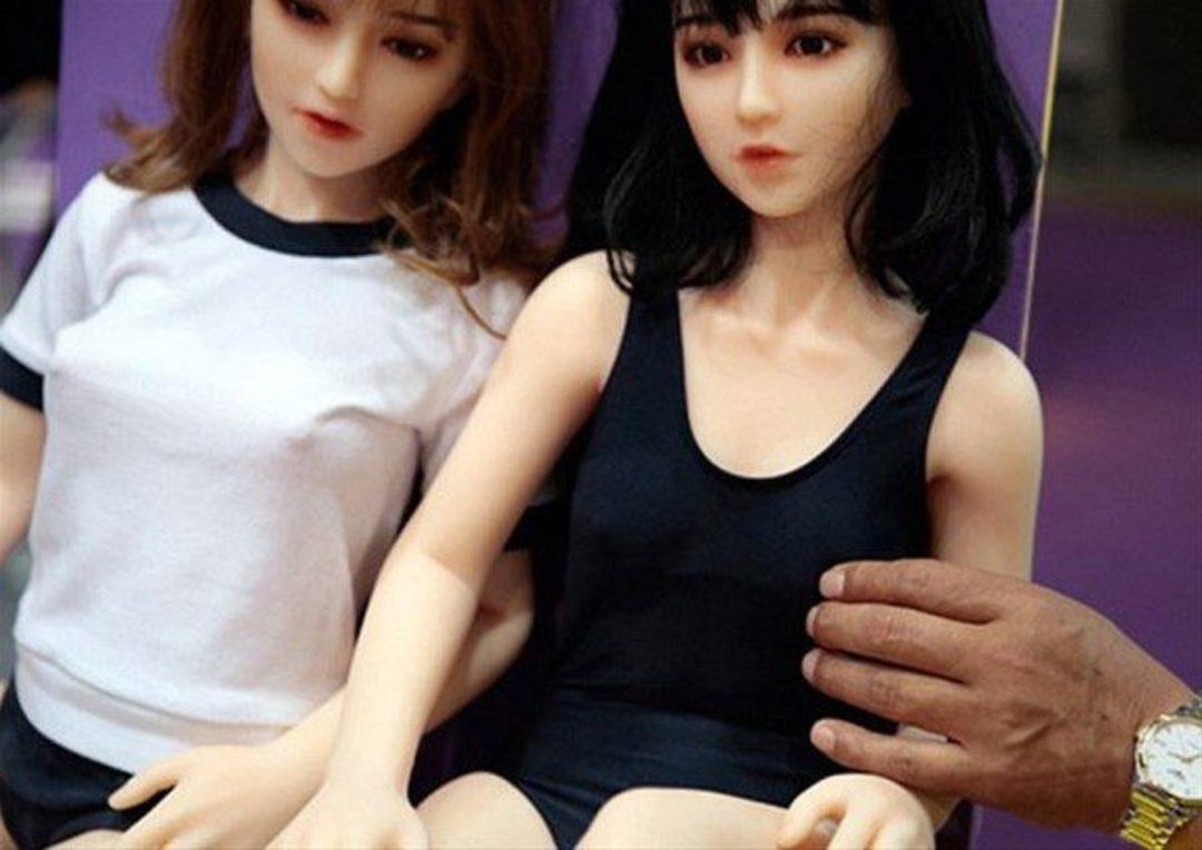 Silicone doll play with cumshot