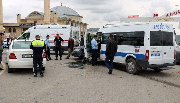 Evik Kuvvet Polislerini Ta Yan Minib S Kaza Yapt Yaral