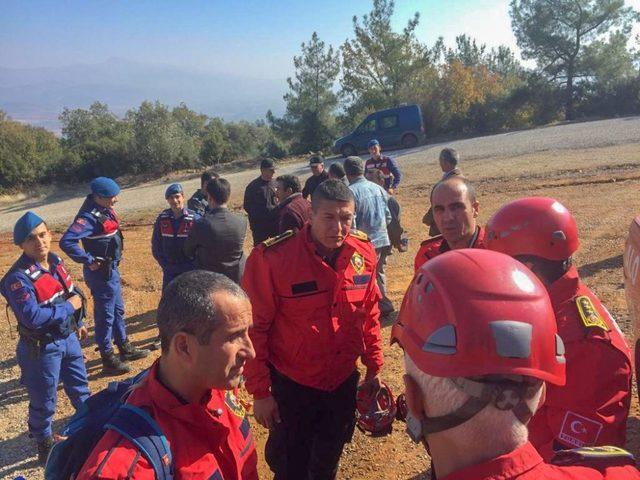 Büyükşehir ekipleri yaşlı kadını arama çalışmalarına destek veriyor