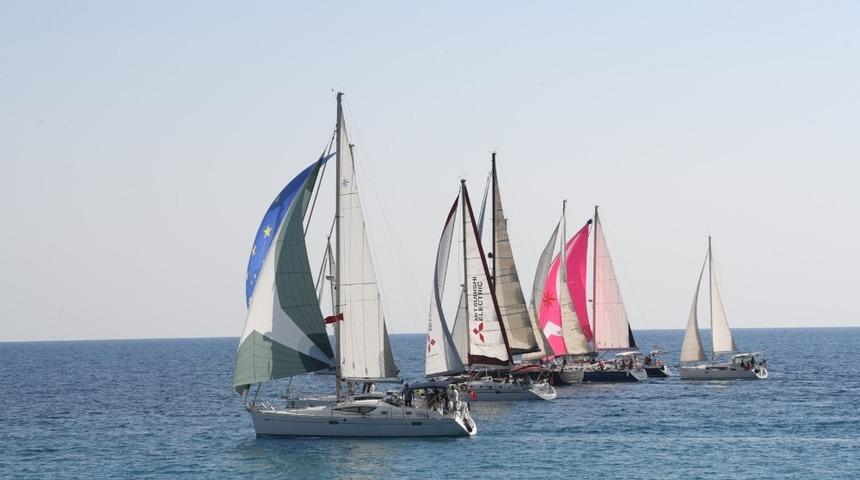 Konyaaltı&rsquo;nda Yat ve Yelkenler Atat&uuml;rk Kupası i&ccedil;in yarıştı