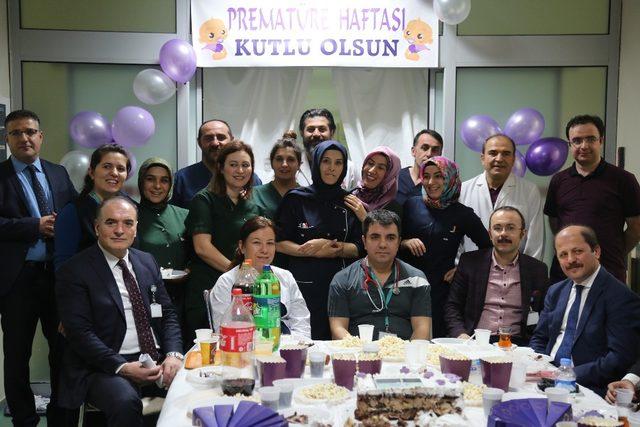 Yenidoğan Ünitesi’nde “Dünya Prematüre Haftası” nedeniyle pasta kesildi