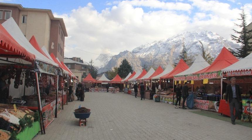 Hakkari&rsquo;de &lsquo;Y&ouml;resel &Uuml;r&uuml;n Fuarı&rsquo; a&ccedil;ıldı