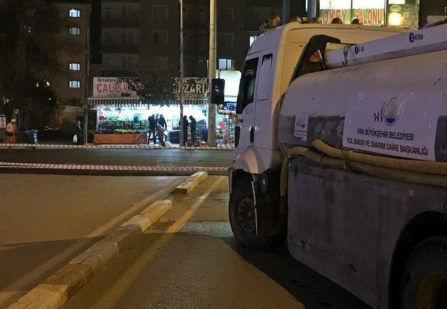 Van Büyükşehir Belediyesinden gece mesaisi