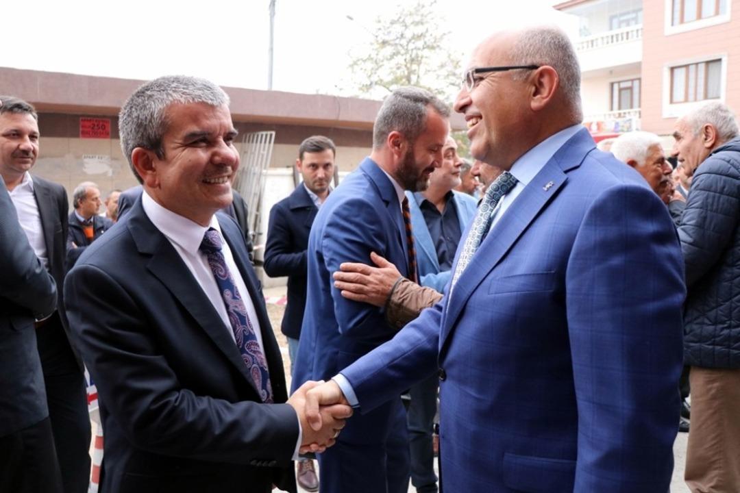 Rıdvan &Ouml;z&uuml;m, aday adaylık başvuru formunu teslim etti