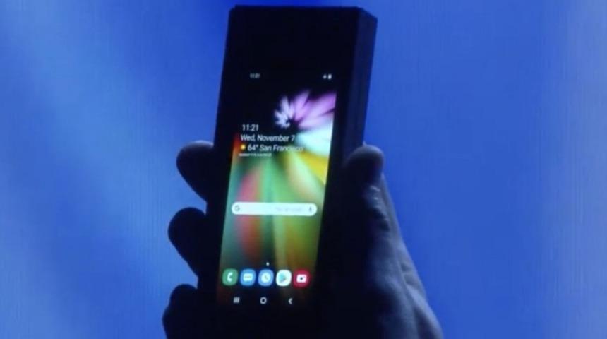 Samsung katlanabilir telefonun fiyatı ortaya çıktı!