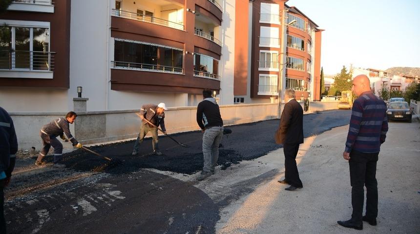 Dinar&rsquo;da sıcak asfalt serme &ccedil;alışmaları devam ediyor