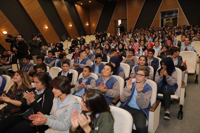 AŞT Gündoğmuş sahnesi ‘Oyun Oyun İçinde’ ile açıldı