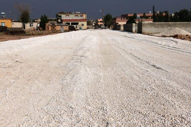 Akçakale’de beton yol çalışmaları sürüyor