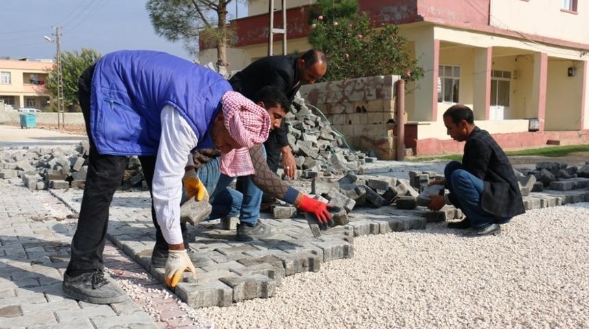 Ak&ccedil;akale&rsquo;de beton yol &ccedil;alışmaları s&uuml;r&uuml;yor