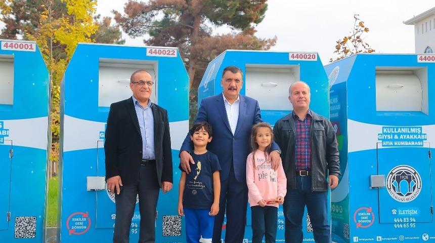 Kullanılmış giysi ve ayakkabı kumbaraları yenilendi