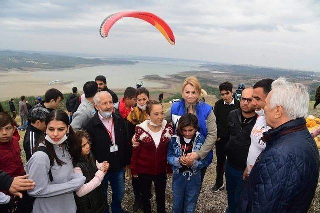 Lösemiyi yenen çocuklar yamaç paraşütüyle moral depoladı