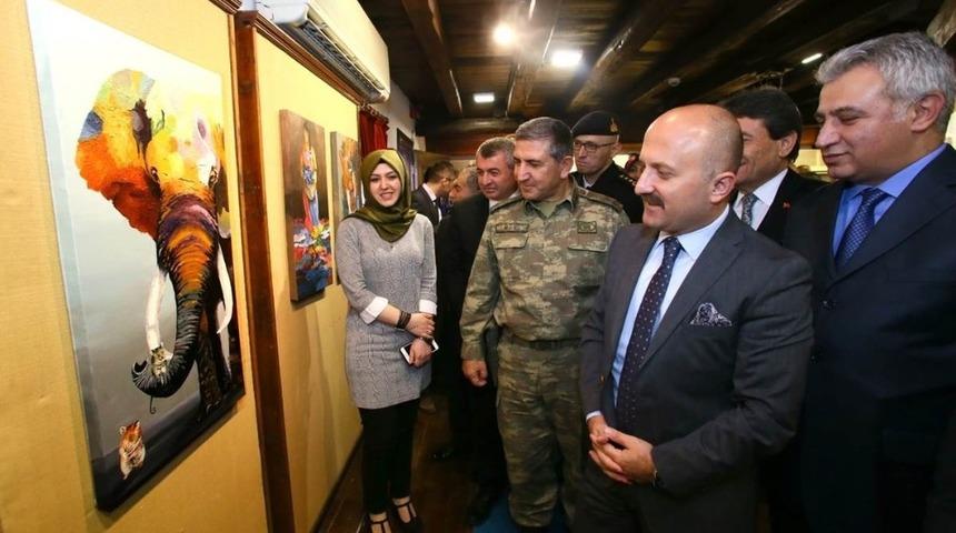 İşten arta kalan zamanlarında resim yapan kadınlardan sergi