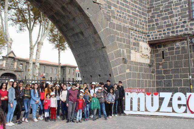 Kursiyerler kentin tarihi ve turistik mekanlarını gezdi