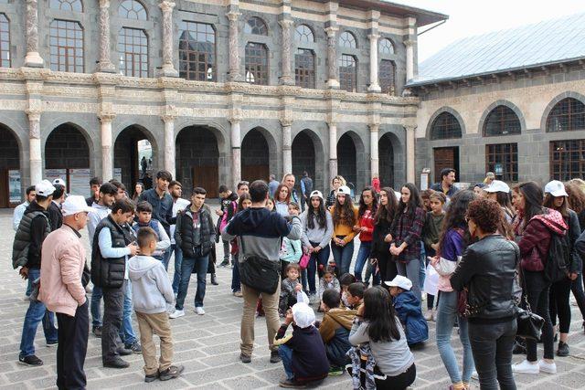 Kursiyerler kentin tarihi ve turistik mekanlarını gezdi