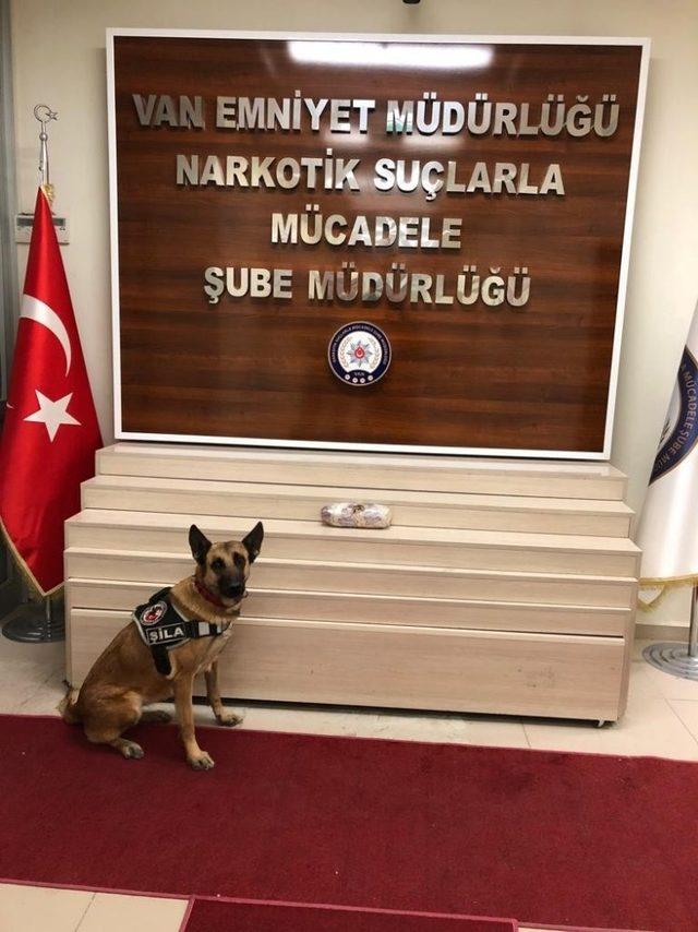 Van’da bir otomobilin yakıt deposunda 757 gram esrar ele geçirildi