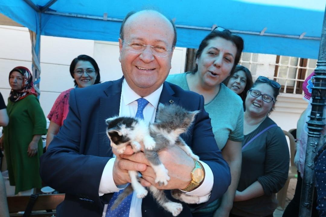 Hayvansever Başkan y&uuml;rekleri fethetti
