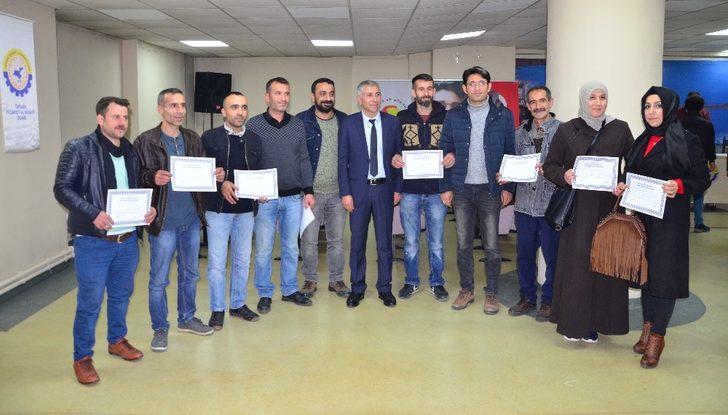 Tatvan’da “Usta öğreticilik” belge dağıtım töreni G1