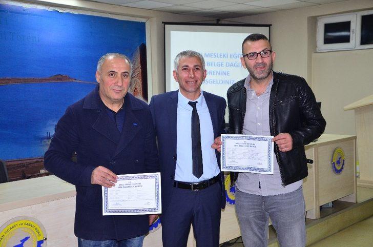 Tatvan’da “Usta öğreticilik” belge dağıtım töreni G3