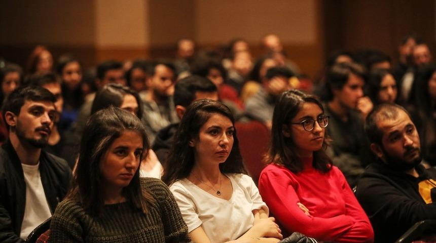 Başkan Yaşar &uuml;niversiteli gen&ccedil;lerle buluştu