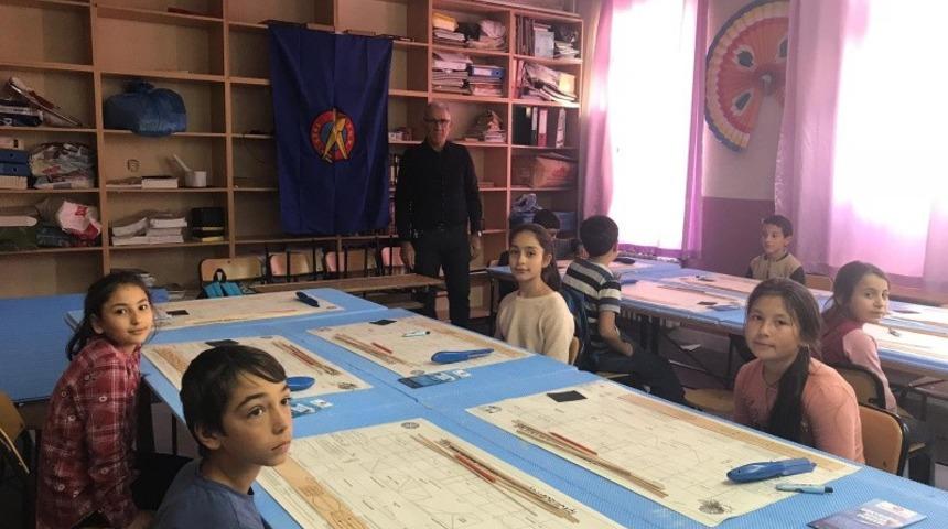 Model u&ccedil;ak kursu a&ccedil;ıldı