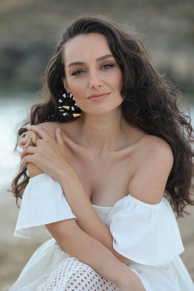 T&uuml;rk&uuml; Akbayram: Edip Akbayram ın kızı olmaktan onur duyuyorum 1