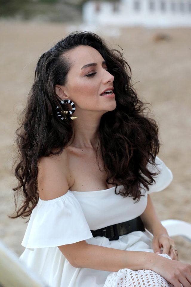 T&uuml;rk&uuml; Akbayram: Edip Akbayram ın kızı olmaktan onur duyuyorum 4