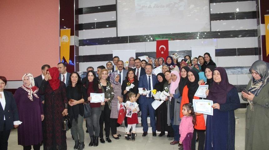 &ldquo;Iğdır&rsquo;ın a&ccedil;an &ccedil;i&ccedil;ekleri&rdquo; sertifikalarını aldı