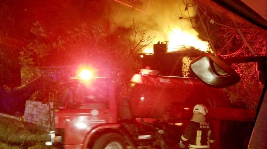 Muğla&rsquo;da ev yangın