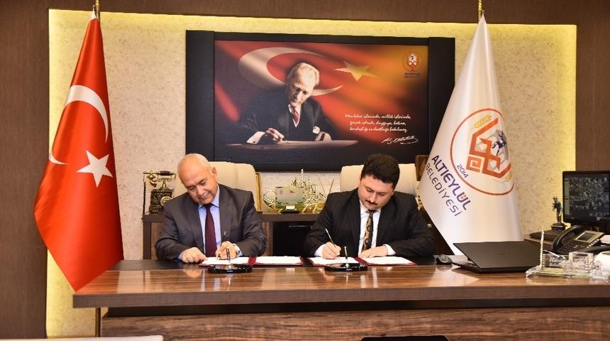 Kitap oku, bisikleti kap