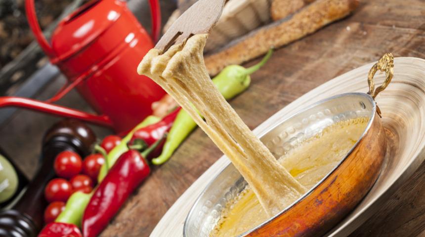 Mıhlama tarifi: Karadeniz’in eşsiz lezzetlerinden mıhlama nasıl yapılır? (Videolu anlatım) 