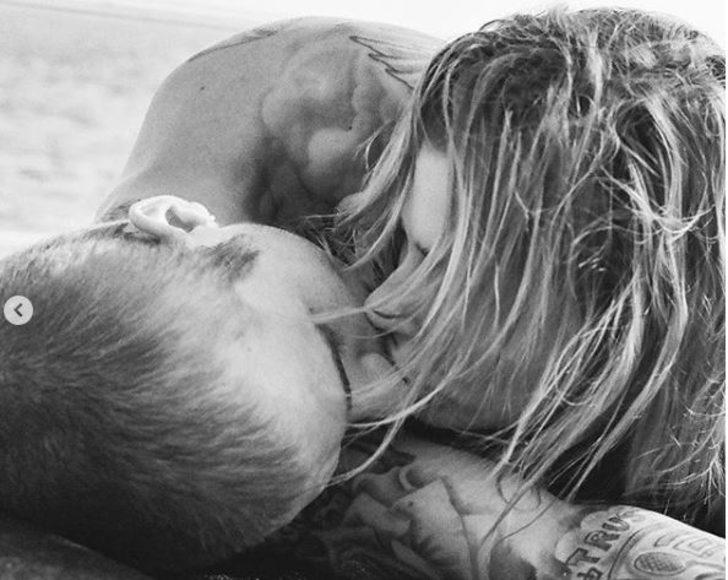 Hailey Baldwin’in seksi market alışverişi G3