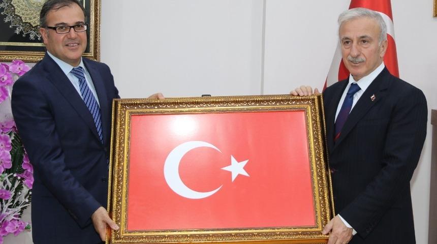 Vali Kam&ccedil;ı&rsquo;dan Hacılar&rsquo;a veda ziyareti