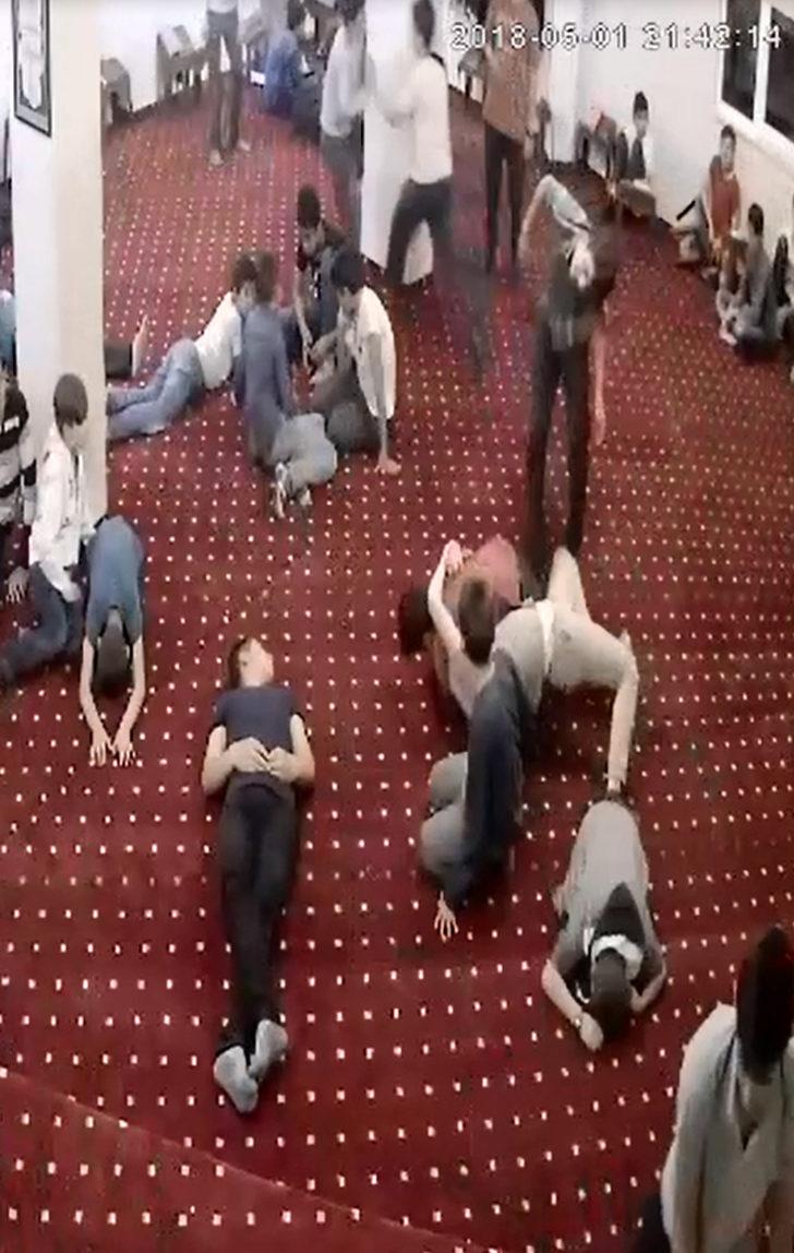 Arkadaşıyla şakalaşırken kalbi durdu!  G1