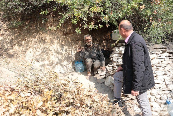 3 dil biliyor, 40 yıldır mağarada yaşıyor! Duyan şaşkına dönüyor G2