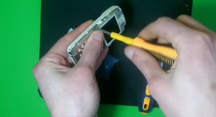 Rus mühendis Nokia telefonunu öyle bir şeye dönüştürdü ki...  G4