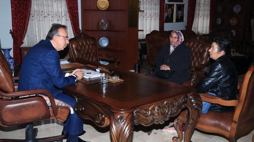 Se&ccedil;en, halk g&uuml;n&uuml;nde vatandaşların sorunlarını dinledi