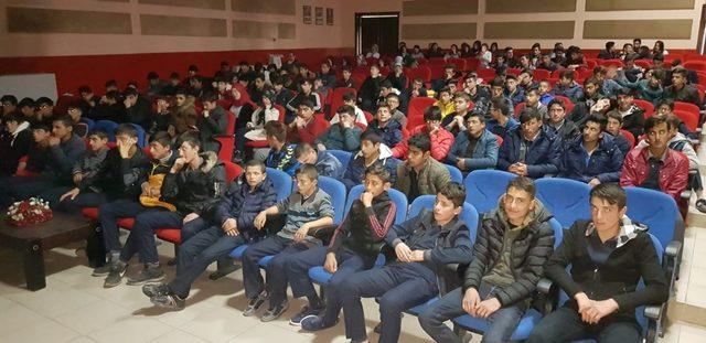 Öğrencilere trafik kuralları ve kaideleri anlatıldı 1