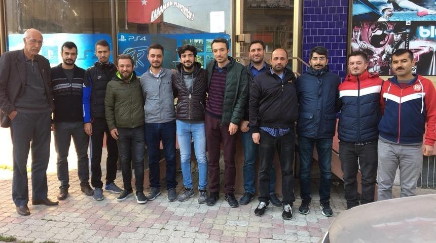 &Ouml;ğretmenler arası PES turnuvası d&uuml;zenlendi