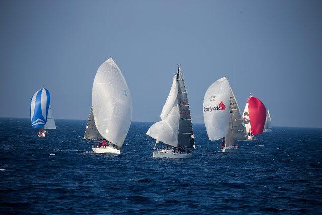 Çeşme’de yelkenler çocuklar için açıldı