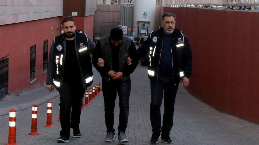 Sosyal medya &uuml;zerinden silah ticareti yapan şahıs adliyede