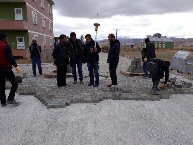 Çaldıran Belediyesinden ilçe merkezine 140 bin metrekare kilitli parke yol çalışması