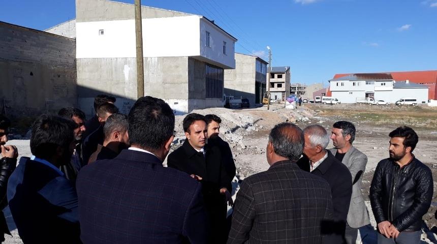 &Ccedil;aldıran Belediyesinden il&ccedil;e merkezine 140 bin metrekare kilitli parke yol &ccedil;alışması