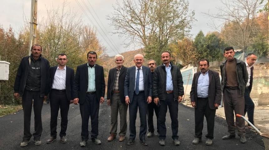 Mehmet Uzun, asfalt &ccedil;alışmalarını yerinde inceledi