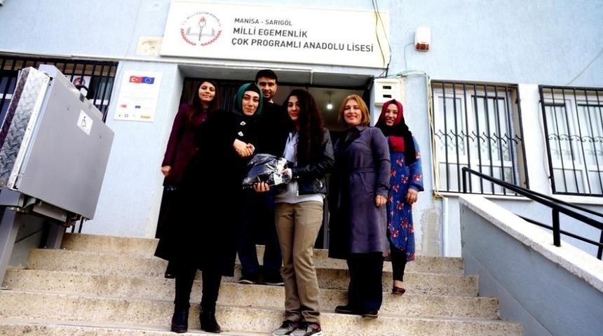 Hem okulunun hem de Sarıg&ouml;l&rsquo;&uuml;n gururu oldu