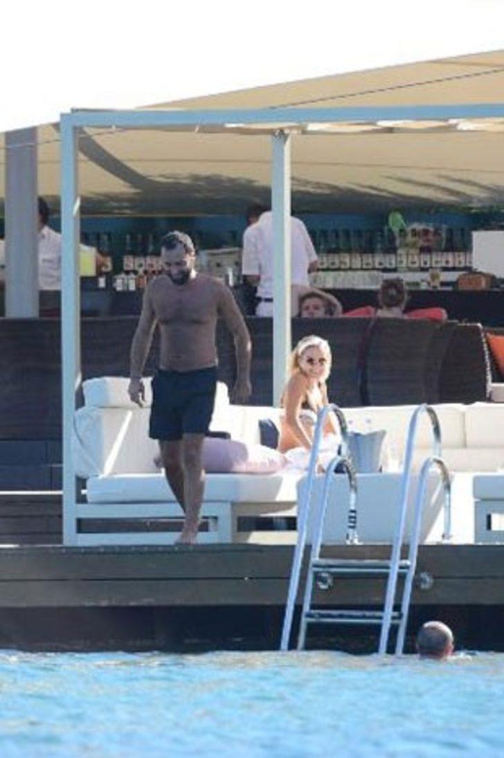 Ece ile Sergen'in havuz partisi G2