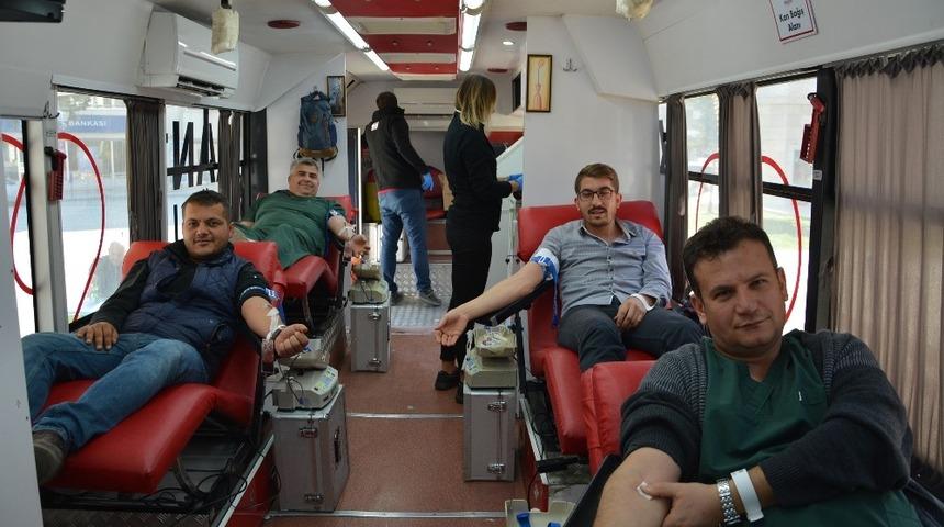 Kan bağışına yoğun katılım